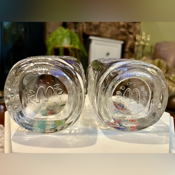 Pair of Vintage Walt Disney World Celebration Cups from 2000 - Picture 8 of 10